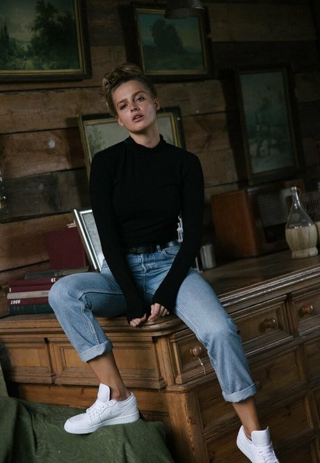 Karolina Pisarek model naked picture