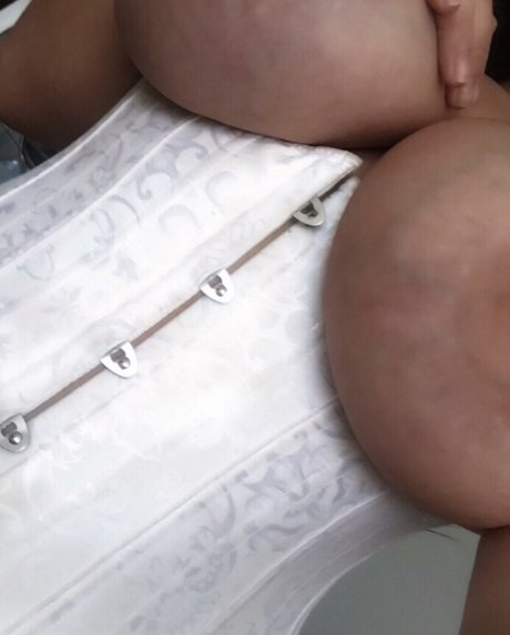 Madeleine York art model photo