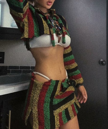 Ember Vail model nudes images