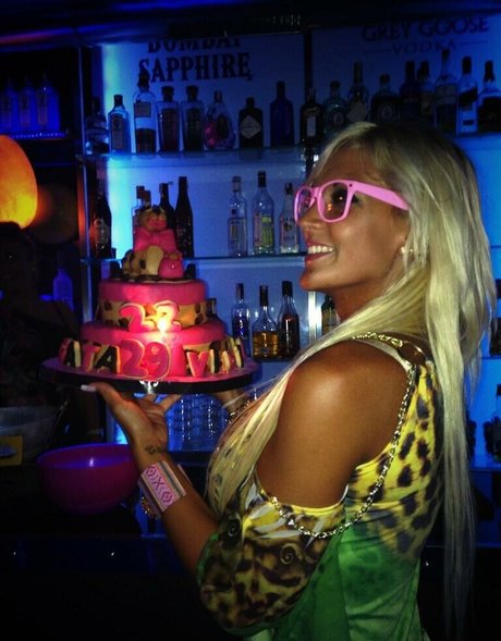 Gatina22 hd pornstar image