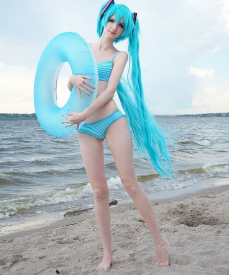 Holly White adult model archive