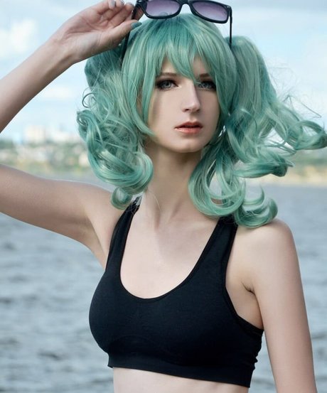 Holly White beautiful star pic