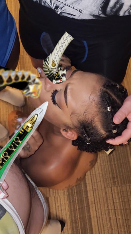 Leairis Cross model hd archive