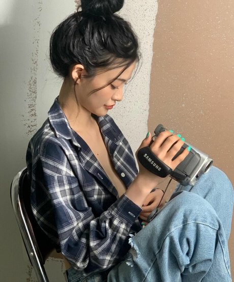 somsom o0o nude model pic