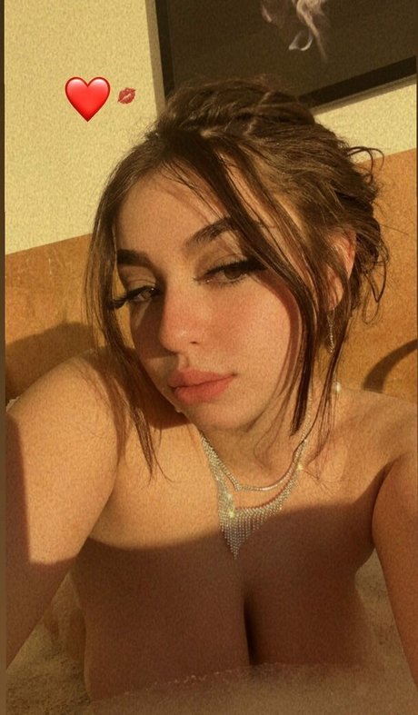 Lizzie Foxie star art picture