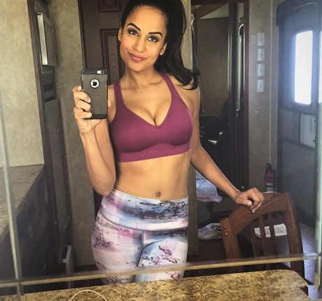 Agam Darshi beautiful star photo