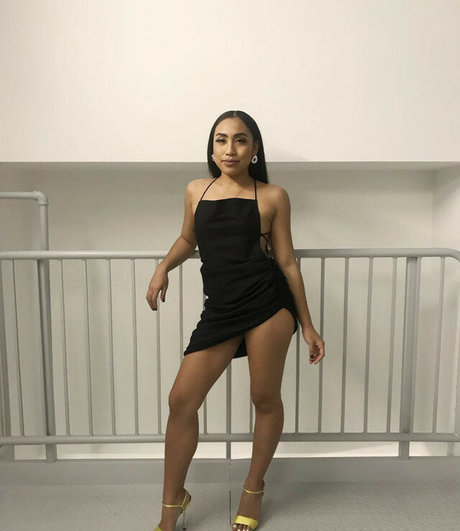 DJ Noodles model hot pic