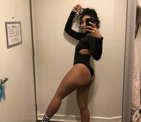 DJ Noodles sexy actress image