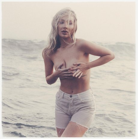 Anya Nicolodi free star galleries