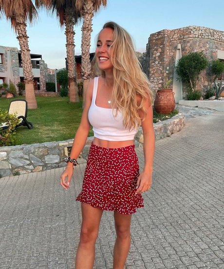 Giulia Gwinn model porn image