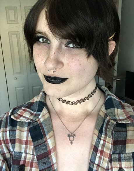 Scarlet Skeie model xxx pictures