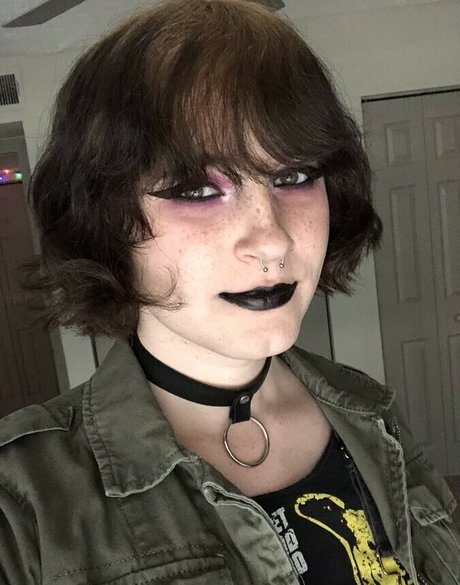 Scarlet Skeie model perfect picture