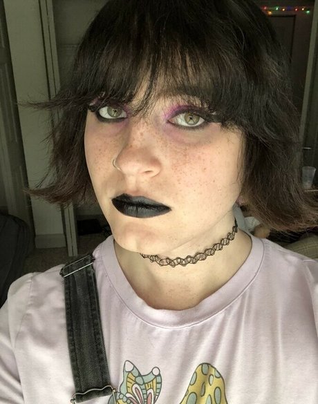 Scarlet Skeie xxx pornstar pics