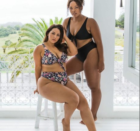 Yasmine MInovski erotic actress pictures