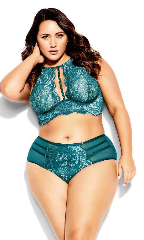 Yasmine MInovski nude model img