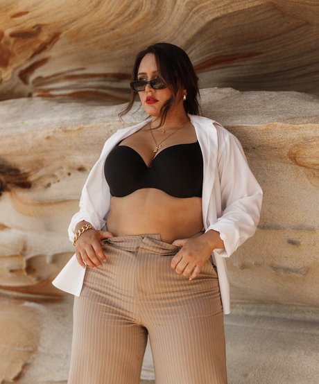 Yasmine MInovski model hd images