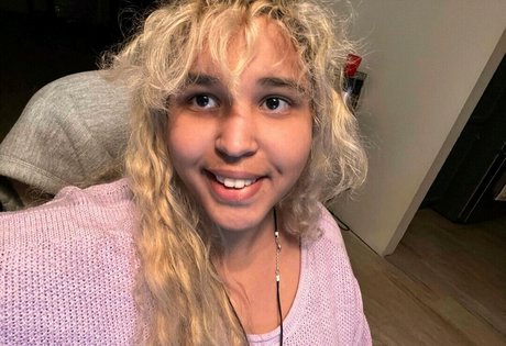 uwubbgirl beautiful pornstar photo