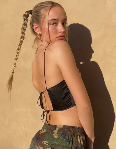 Mia Mastrov model galleries