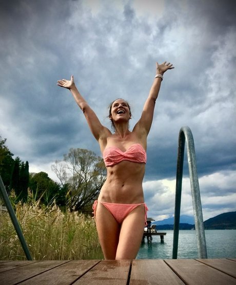 Amanda Byram sexy actress gallery