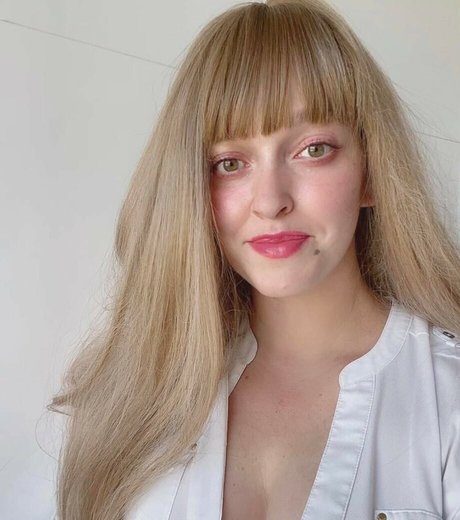 DD Bella nude star pic