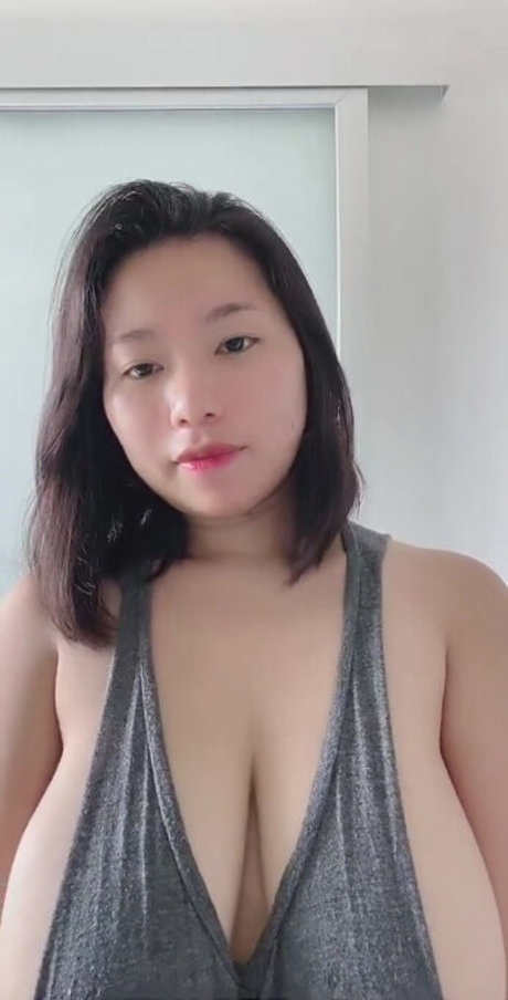 Saranrom pornstar high quality picture