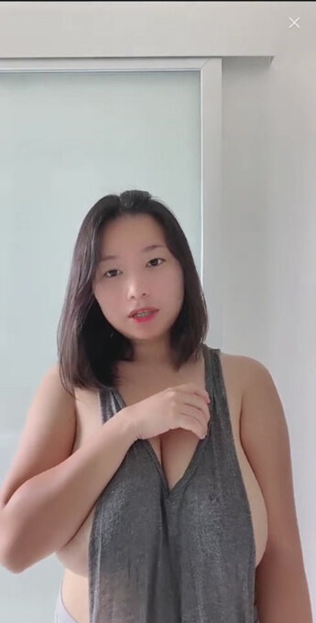 Saranrom model high quality img