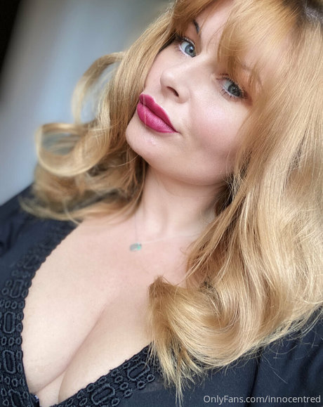 Robyn Allan pretty model galleries