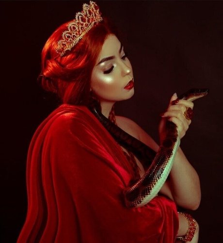 Annie Seixas naked model img