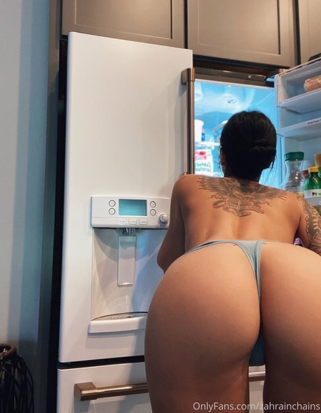 Zahrainchains nice model img