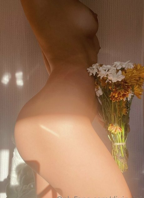 Divine Jai pretty model pic