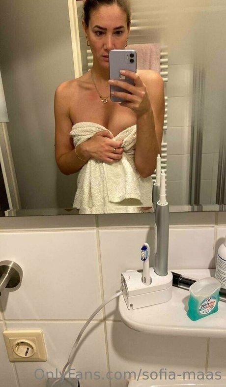 Sofia Maas star exclusive photos