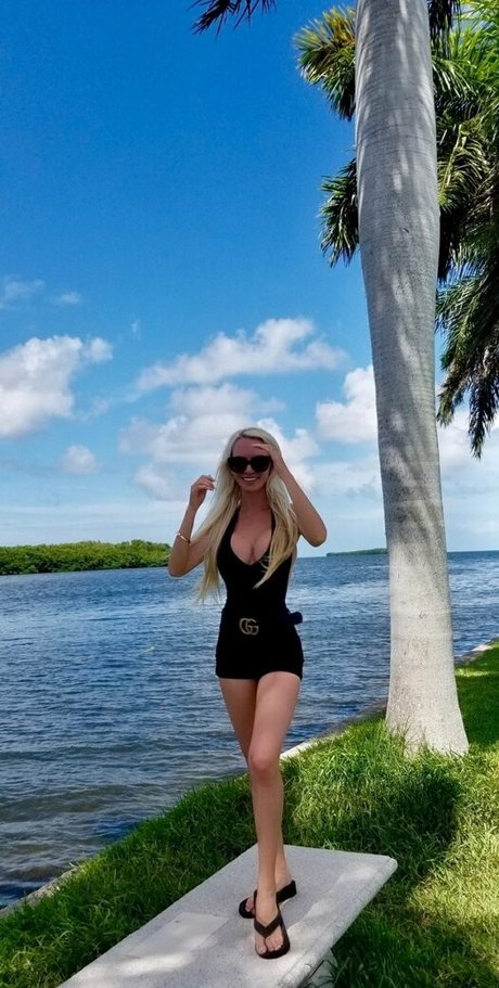 Lindsay Nicole pretty model pictures