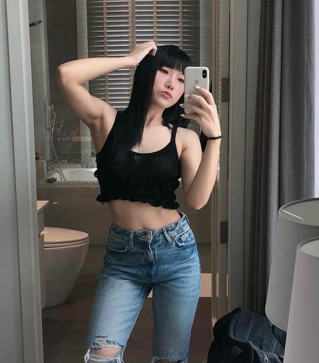 suziearomdee erotic pornstar img