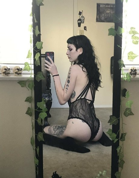 Elaraelias art model pic