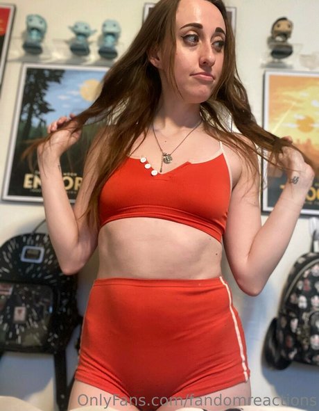 FandomReactions star top picture