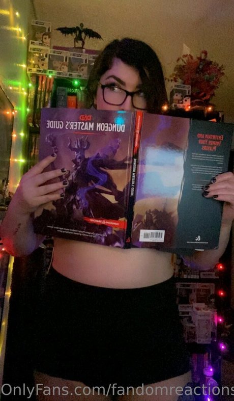 FandomReactions model sexy gallery