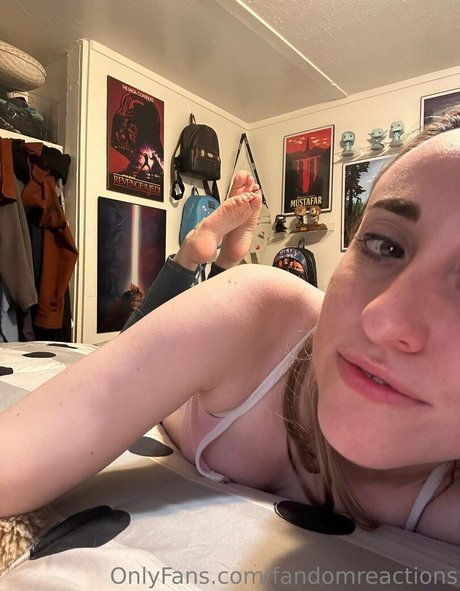 FandomReactions model sex photo