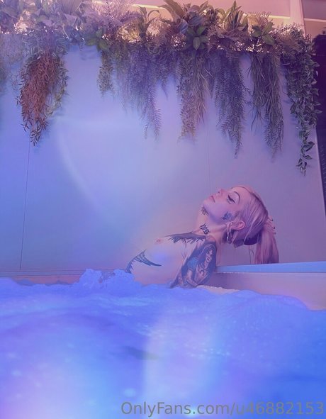 AlienxBaby adult star img