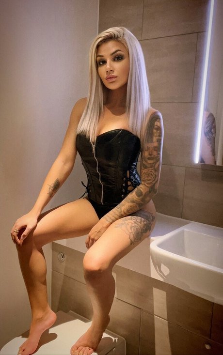 Thezombieac pornstar perfect image