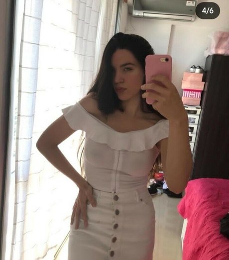 Zahiramor erotic model img