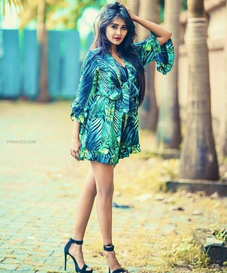 Kanchi Singh sexy model pics