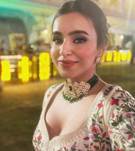 Ankitta Sharma star pornographic images