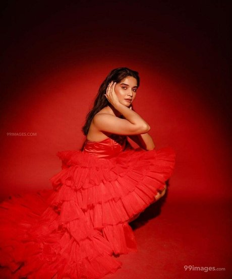 Bhavika Sharma sexy model img