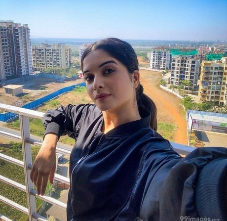 Bhavika Sharma hd star picture