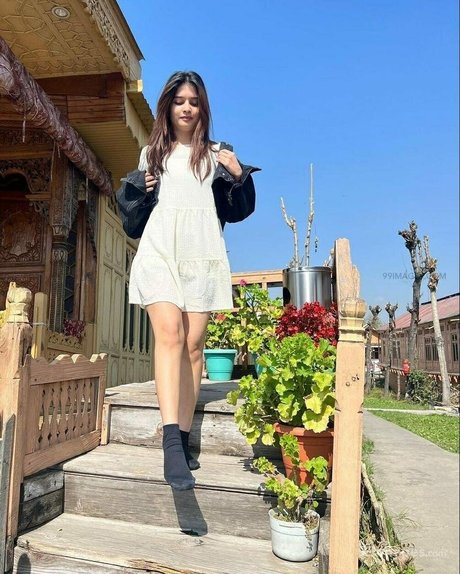 Bhavika Sharma nudes model gallery