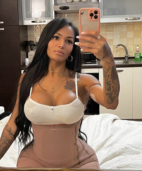 Krissttal Ruizz model exclusive img