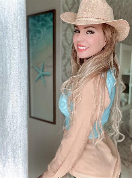 Lili Influente star naked image