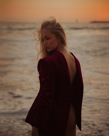 Julia Tychoniewicz erotic actress pic