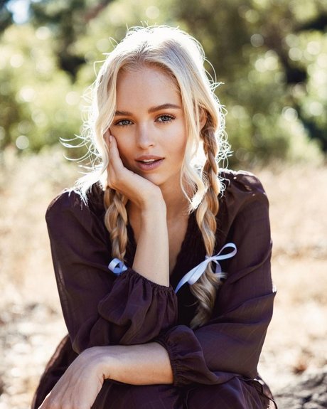 Julia Tychoniewicz model top photo