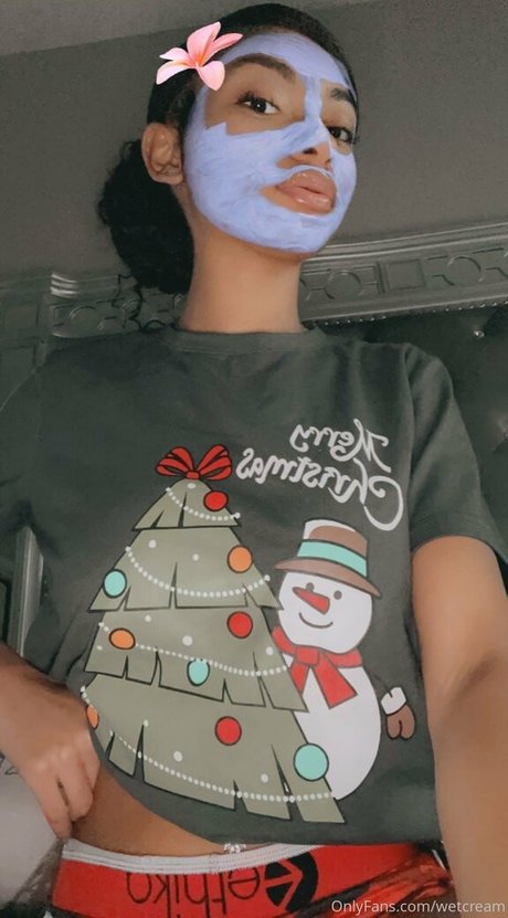 Wetcream naked model img